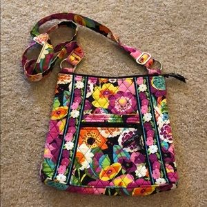 Vera Bradley Large Crossbody!RETIRED VA VA BLOOM!